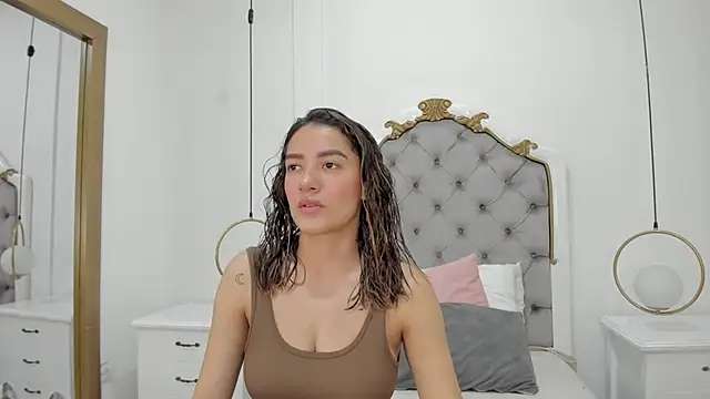 Snapshot of Skylerwhite02 chatting on 3, 5, 2026 Skylerwhite02 online show from 3, 5, 2026