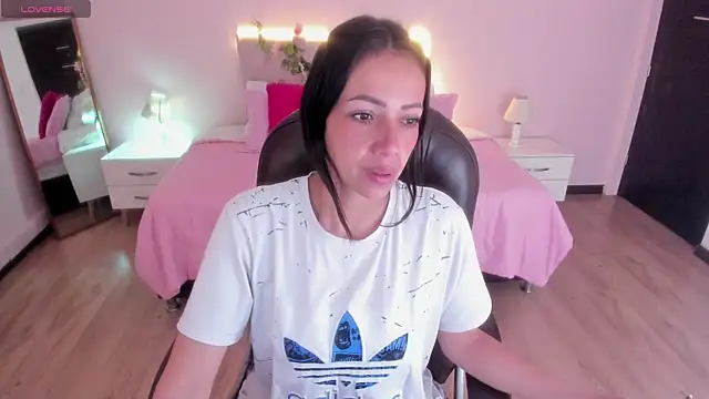 Snapshot of Mariam_Lopez__ chatting on 7, 7, 2026 Mariam Lopez online show from 7, 7, 2026