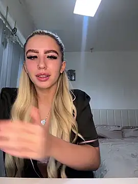 Snapshot of BlondeBetty chatting on 9, 3, 2026 BlondeBetty online show from 9, 3, 2026