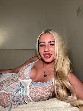 Snapshot of BlondeBetty chatting on 4, 4, 2026 BlondeBetty online show from 4, 4, 2026