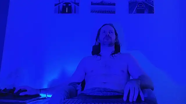 AlbinoAdonis online show from 1, 10, 2025