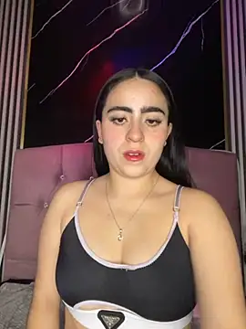 Snapshot of Elha_20 chatting on 21, 10, 2025 Elha 20 online show from 21, 10, 2025