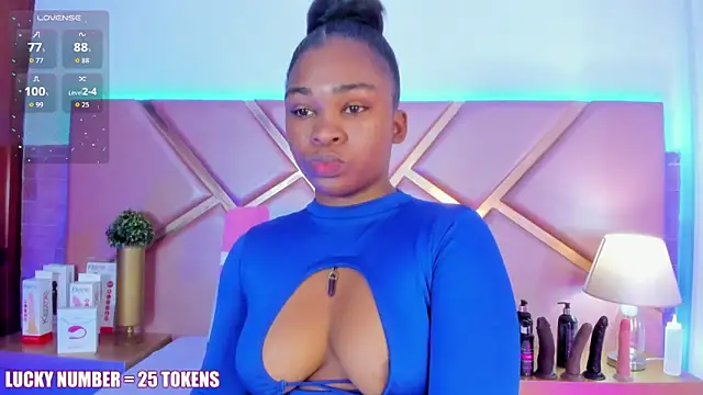 Snapshot of SophieSinclair chatting on 4, 2, 2026 SophieSinclair online show from 4, 2, 2026