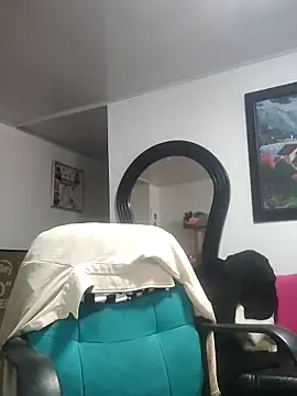 Casandra Cruz online show from 14, 10, 2025