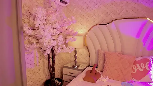 Snapshot of Lauuu2007 chatting on 8, 3, 2026 Lauuu2007 online show from 8, 3, 2026