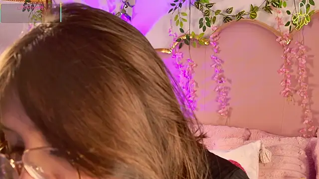 Snapshot of Lauuu2007 chatting on 9, 3, 2026 Lauuu2007 online show from 9, 3, 2026