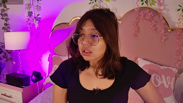 Snapshot of Lauuu2007 chatting on 27, 3, 2026 Lauuu2007 online show from 27, 3, 2026