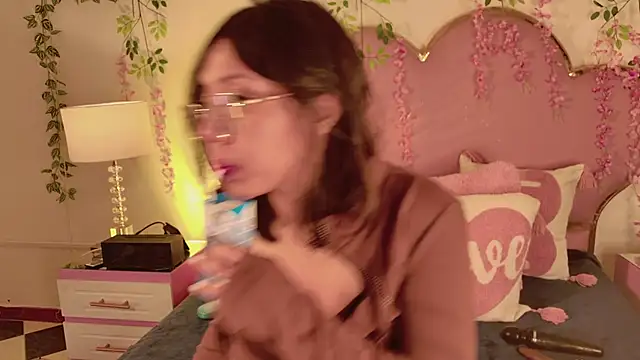 Snapshot of Lauuu2007 chatting on 3, 4, 2026 Lauuu2007 online show from 3, 4, 2026