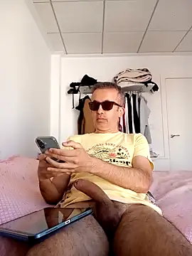 Snapshot of EmilioTaladdro chatting on 11, 5, 2026 EmilioTaladdro online show from 11, 5, 2026