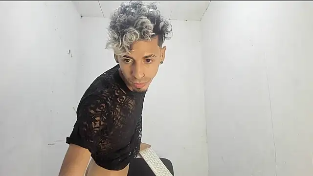 Snapshot of Alexx_1214 chatting on 14, 10, 2025 Alexx 1214 online show from 14, 10, 2025