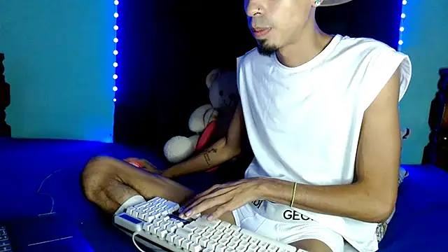 Snapshot of Alexx_1214 chatting on 18, 10, 2025 Alexx 1214 online show from 18, 10, 2025