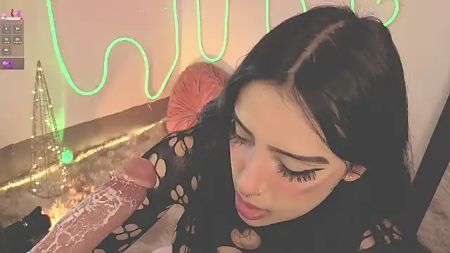 ashlynnlowe  online show from 19, 12, 2025