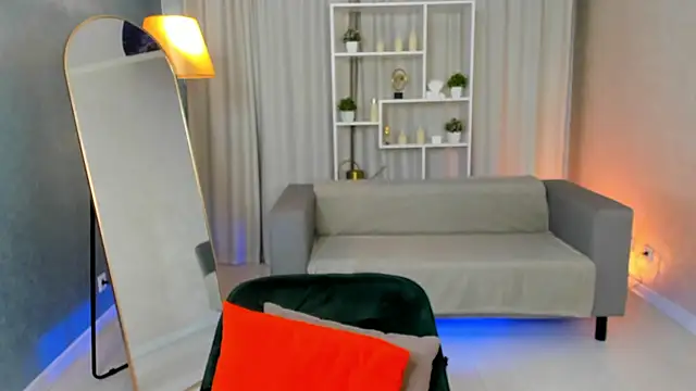 Snapshot of Nina_Devillle chatting on 8, 10, 2025 Nina Devillle online show from 8, 10, 2025