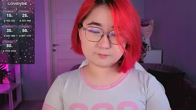 Sexy Peachy online show from 22, 9, 2025