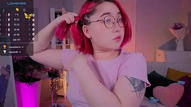 Sexy Peachy online show from 26, 9, 2025