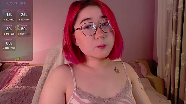 Sexy Peachy online show from 6, 10, 2025