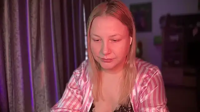 BikiHellena online show from 7, 4, 2026