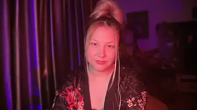 BikiHellena online show from 8, 6, 2026