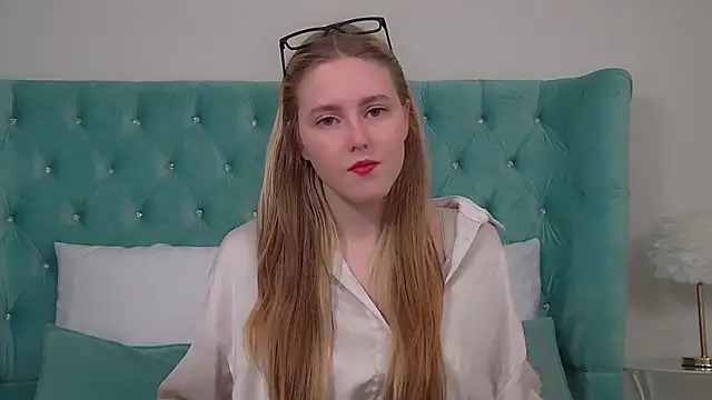 Snapshot of LexiBookwell chatting on 4, 6, 2026 LexiBookwell online show from 4, 6, 2026