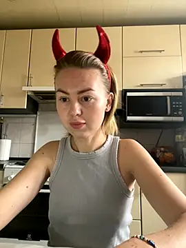 MartaLuna  online show from 28, 10, 2025