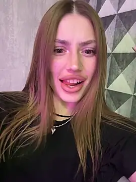 Elizabeth Tay online show from 18, 3, 2026