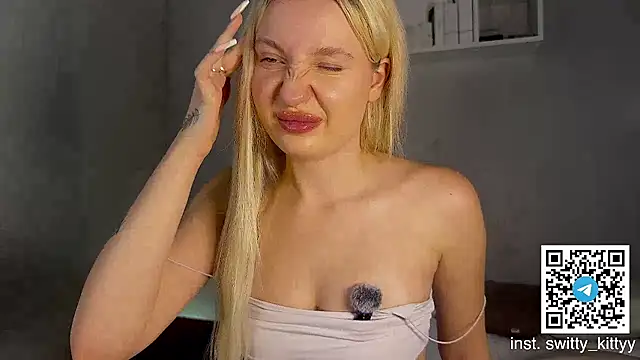 Snapshot of JennyFoxys chatting on 25, 10, 2025 JennyFoxys online show from 25, 10, 2025