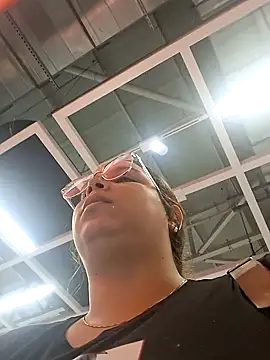 Aliciabloom online show from 28, 10, 2025