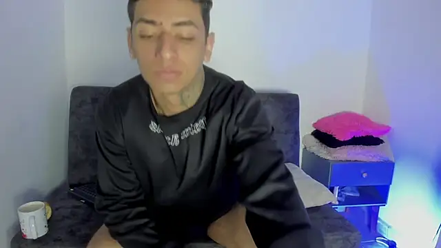 maykel and mike online show from 8, 1, 2026