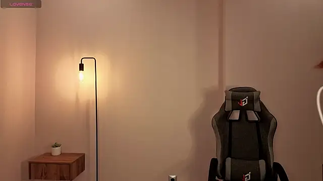 Frences Eyes online show from 12, 11, 2025