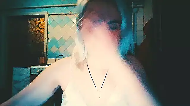 Snapshot of EmmaCat_ chatting on 24, 4, 2026 EmmaCat online show from 24, 4, 2026