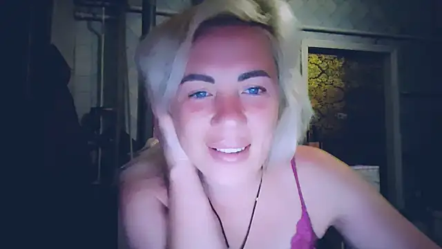 Snapshot of EmmaCat_ chatting on 28, 5, 2026 EmmaCat online show from 28, 5, 2026