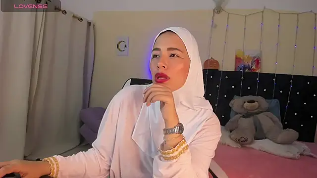 ShanaJamil online show from 15, 4, 2026