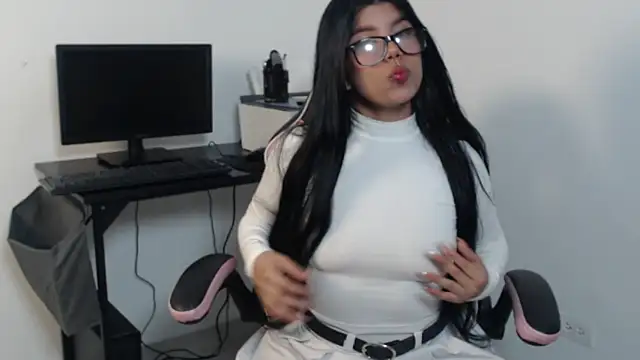 Snapshot of MayaScott11 chatting on 27, 4, 2026 MayaScott11 online show from 27, 4, 2026
