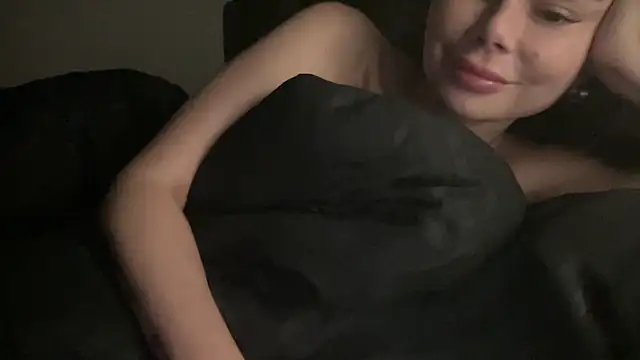 Snapshot of Orlinah chatting on 8, 11, 2025 Orlinah online show from 8, 11, 2025