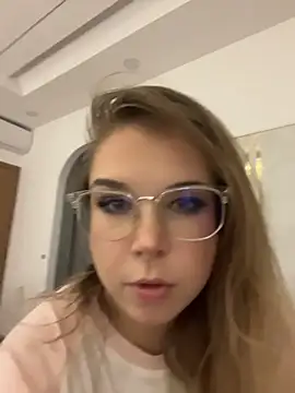 Snapshot of Lilith_Bonheur chatting on 26, 4, 2026 Lilith Bonheur online show from 26, 4, 2026