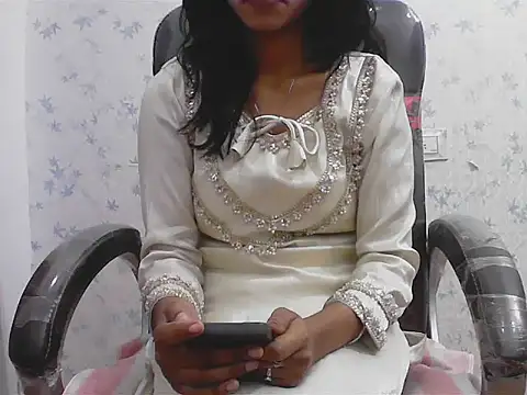 short girl  online show from 10, 4, 2026