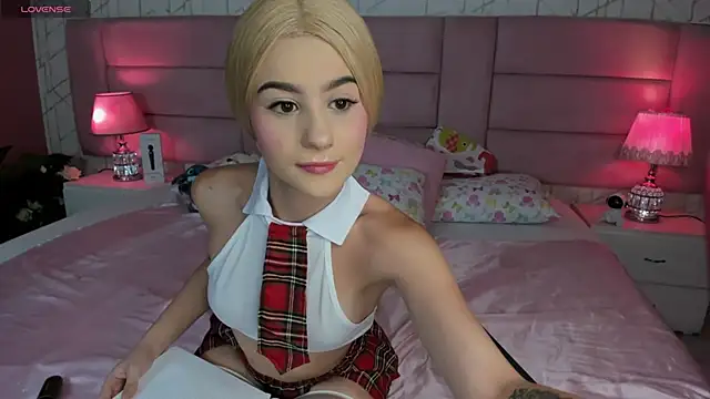 Snapshot of ChloeLaurentt chatting on 1, 5, 2026 ChloeLaurentt online show from 1, 5, 2026