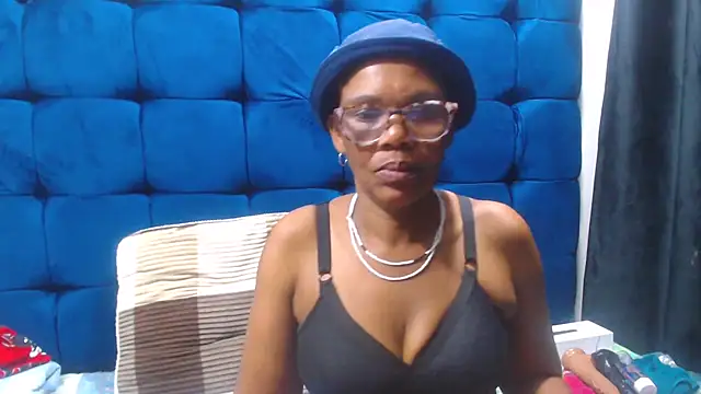 SexyBeverly  online show from 21, 10, 2025