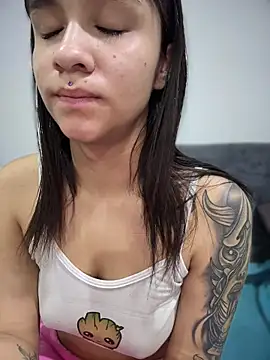 Snapshot of Isabella-Teen chatting on 25, 11, 2025 Isabella-Teen online show from 25, 11, 2025