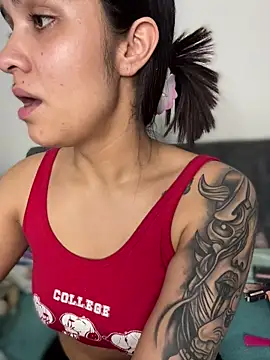 Snapshot of Isabella-Teen chatting on 18, 12, 2025 Isabella-Teen online show from 18, 12, 2025