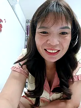 Snapshot of Livelulu chatting on 12, 10, 2025 Livelulu online show from 12, 10, 2025
