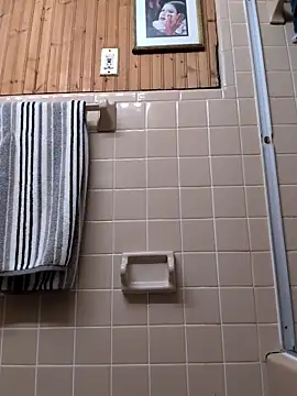 Snapshot of Clownboi17 chatting on 29, 10, 2025 Clownboi17 online show from 29, 10, 2025