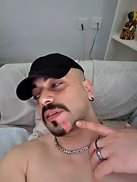 Uzunaletli35 online show from 8, 5, 2026