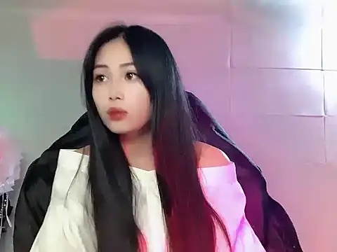 Lyly4757 online show from 18, 12, 2025