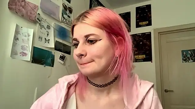 Snapshot of PinkVampire chatting on 4, 10, 2025 PinkVampire online show from 4, 10, 2025