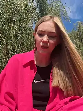 MilaMoone online show from 18, 9, 2025