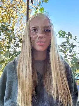 MilaMoone online show from 17, 10, 2025