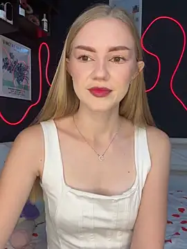 MilaMoone online show from 18, 10, 2025