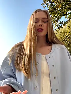 MilaMoone online show from 8, 11, 2025