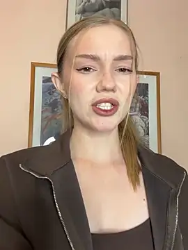 MilaMoone online show from 5, 12, 2025